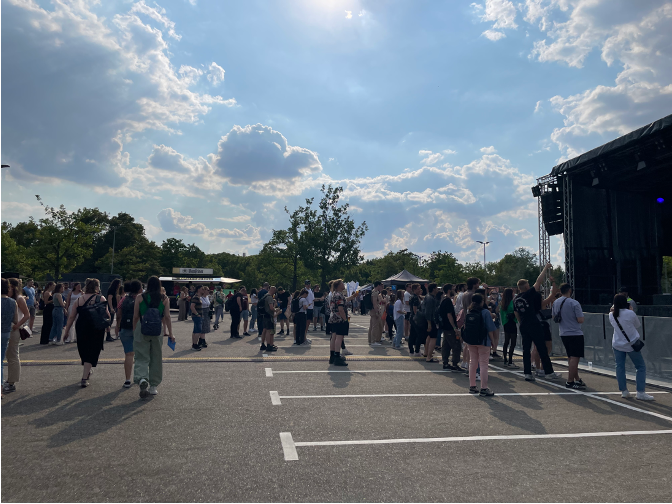 Endlich angekommen beim Festival! Der erste Eindruck (Foto: Athina)