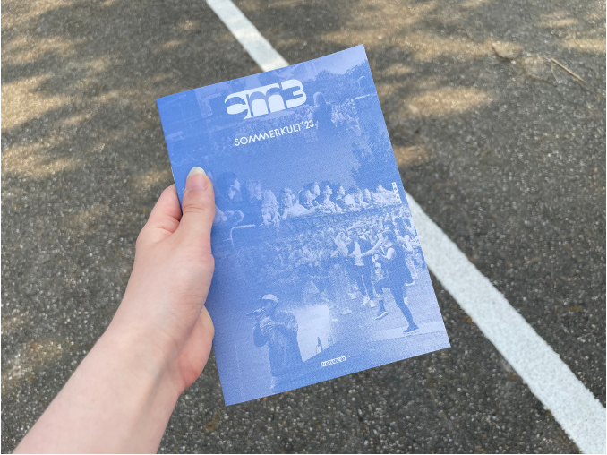Dieses Heftchen wurde von cm3, der Redaktion der HHU, erstellt. Es enthält Informationen über den Ablauf des Festivals und über die auftretenden Bands (Foto: Athina)