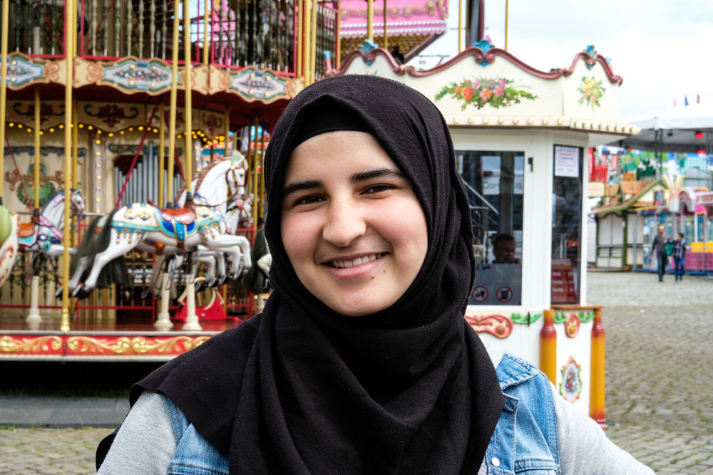 Zahra hat keine Angst vor dem Freefalltower. (Foto: youpod)
