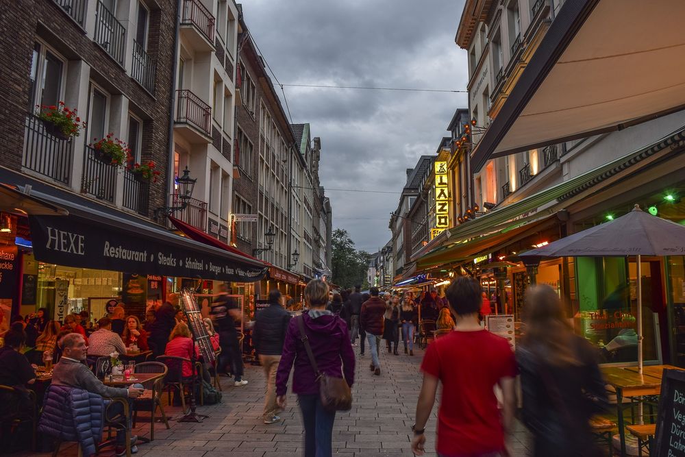 In Düsseldorf gilt ab sofort eine Sperrstunde ab 1 Uhr nachts. (Archiv-Foto: Michael Gaida/pixabay)