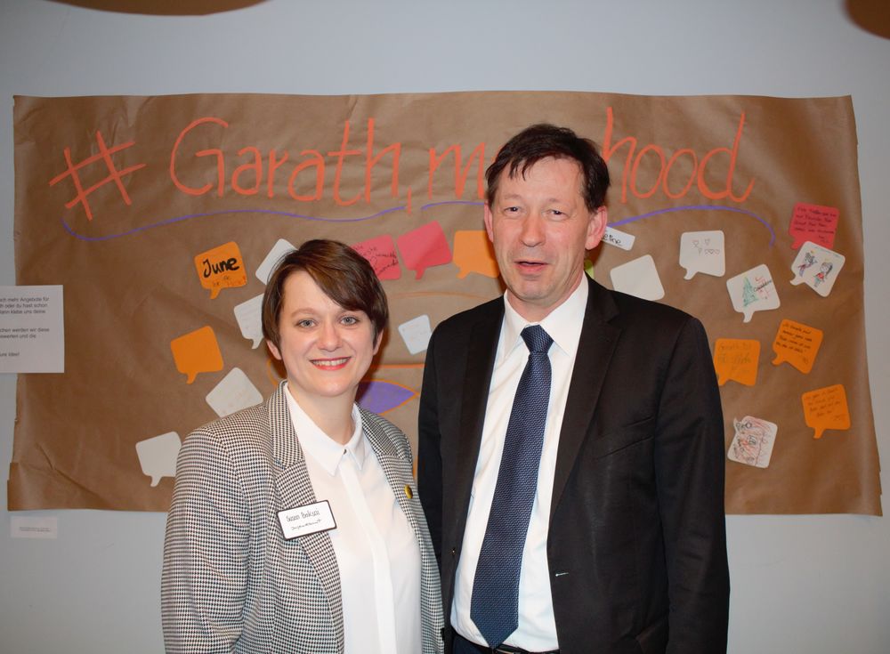 Einrichtungsleiterin Susan Baksai und Jugenddezernent Burkhard Hintzsche freuen sich auf die Ideen der jungen Garather*innen. (Foto: Youpod/Charlotte)
