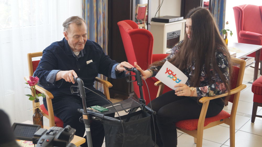 Das Foto ist während des Interviews entstanden. Es zeigt Herr Böhmer und Lana .(Foto: youpod)