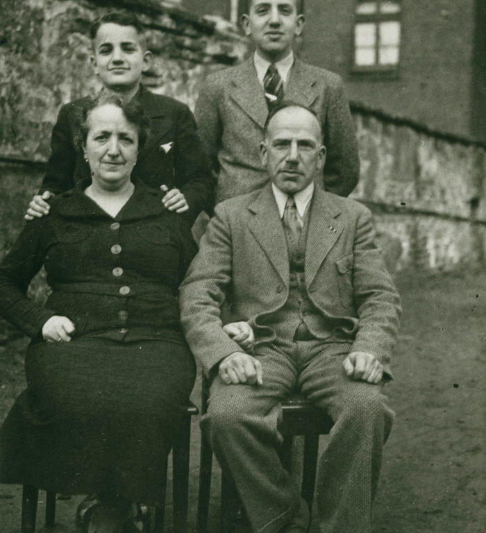 Die Jugendlichen beschäftigten sich mit Günther, Helmut, (oben v. l.) Hermann und Johanna Cahn (unten). Die jüdische Familie wurde unter Hitler verfolgt, die Eltern ermordet. Das ist ein letztes gemeinsames Foto aus dem Jahr 1939. Mahn- und Gedenkstätte