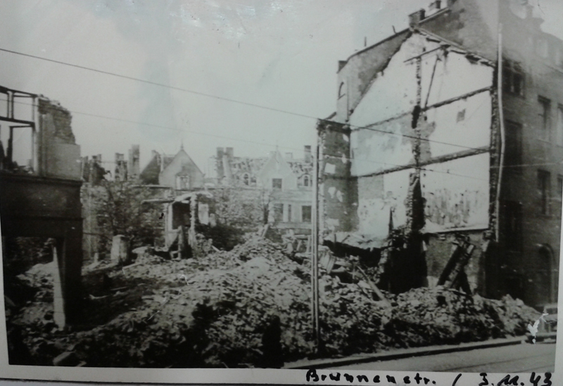 Das Haus, das vorher an dieser Stelle stand, wurde im Zweiten Weltkrieg zerstört. Das zeigt dieses Fotos von 1943. Archiv Heimatverein Bilker Heimatfreunde e. V.