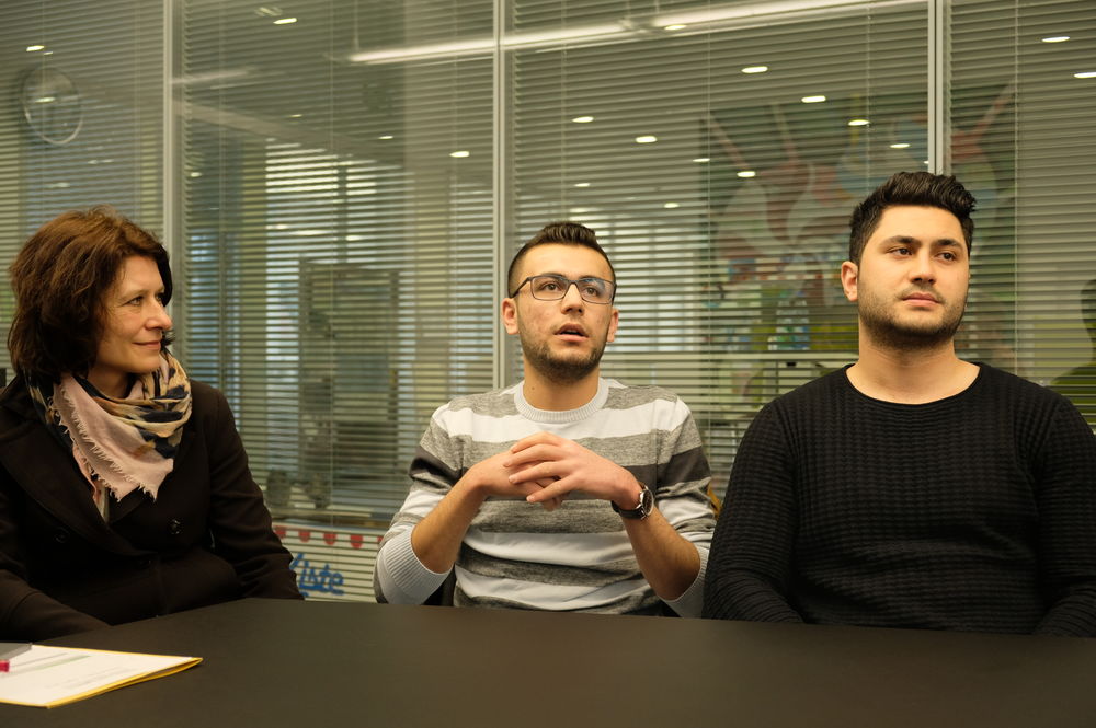 Die Geflüchteten erzählen von dem Programm "Ausbildung-Chance-Düsseldorf". (Foto: youpod)