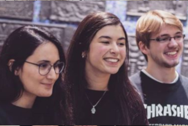 Jugendrats-Sprecherin und youpod-Autorin Nada Haddou-Temsamani (Mitte) mit ihrem Team Niklas Kroh (1. stellv. Sprecher) und Ciwana Celebi (2. stellv. Sprecherin). (Foto: Jugendrat)