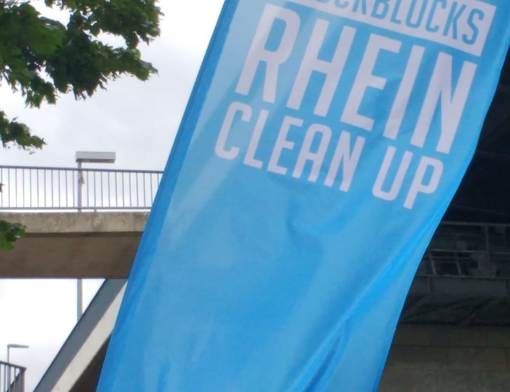 Der Treffpunkt an der Oberkasseler Brücke (c) Blockblocks Rhein Clean-up