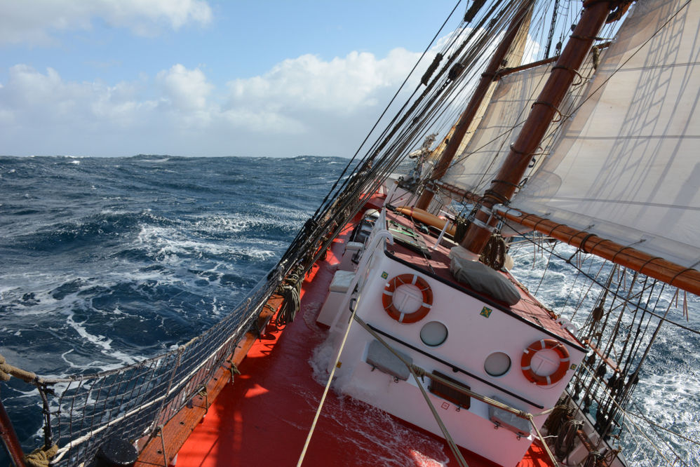 Das Schiff in Schieflage. Foto: KUS