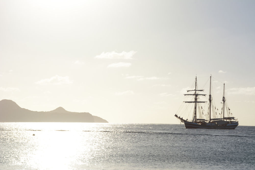 Die Thor-Heyerdahl liegt in der Karibik vor Anker. Foto: KUS