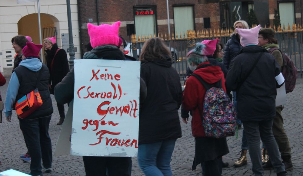 Zuvor haben sich schon einige der Frauen dort versammelt. (Foto: Jonathan)