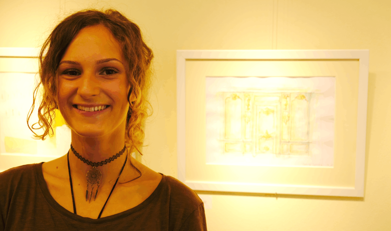 Selina Scholz gehört mit ihrem Bild zu den jüngsten Ausstellern im Goethe-Museum. (Foto: Christina Behrens)