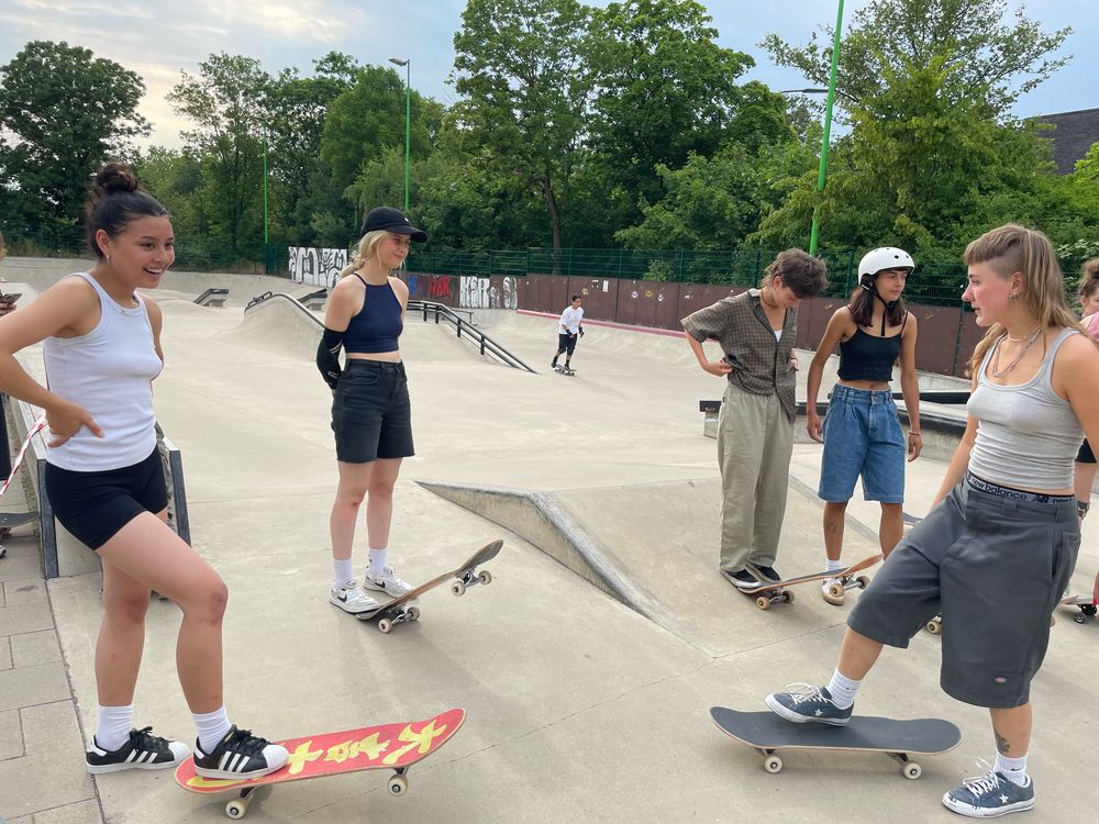 Mittlerweile gibt es beim Skatepark Eller spezielle Sessions für skatende Mädchen. (Foto: youpod/Athina)