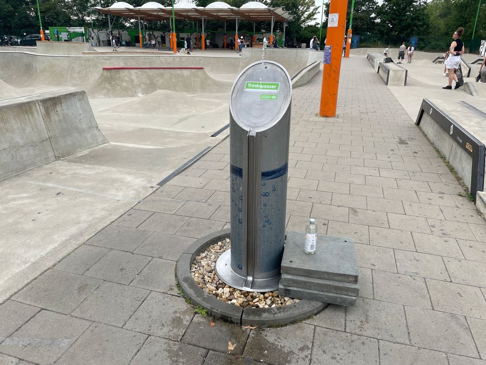 Zudem findet sich auf dem Skatepark ein Trinkbrunnen. (Foto: youpod/Athina)