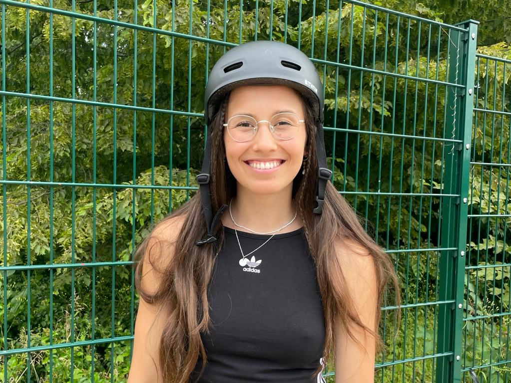 Bella (22) wollte mit dem Mädelsskaten einen Safespace erschaffen. (Foto: youpod / Athina)
