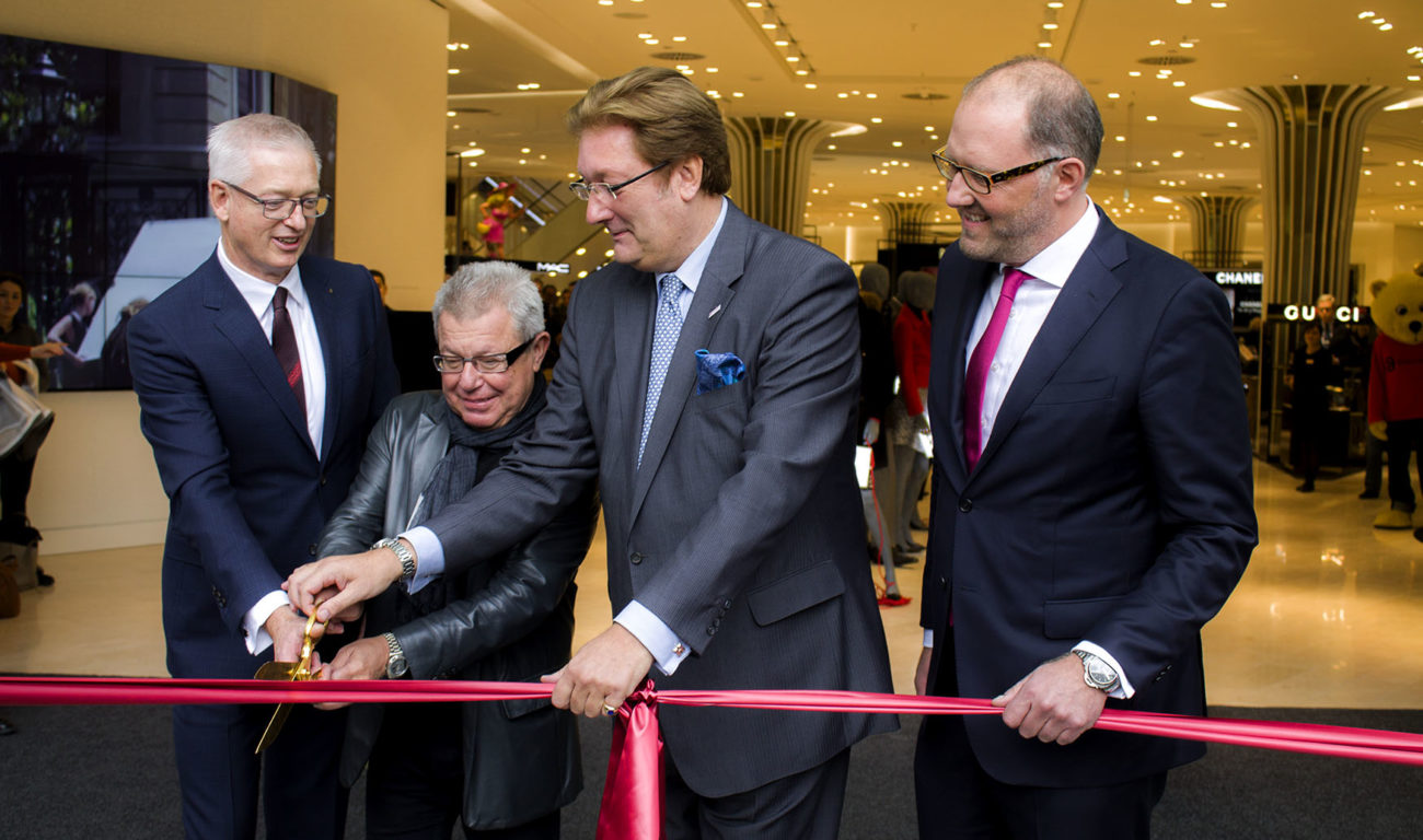 Oberbürgermeister Dirk Elbers durchschnitt gemeinsam mit Star-Architekt Daniel Libeskind das Eröffnungsband. Kai Inboden