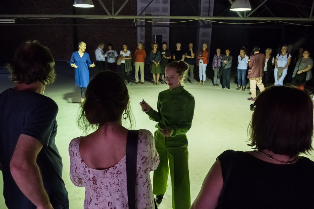 Mystisch-futuristische Atmosphäre erwartet die Besucher bei der Einführung. (Foto: Ralf Puder)