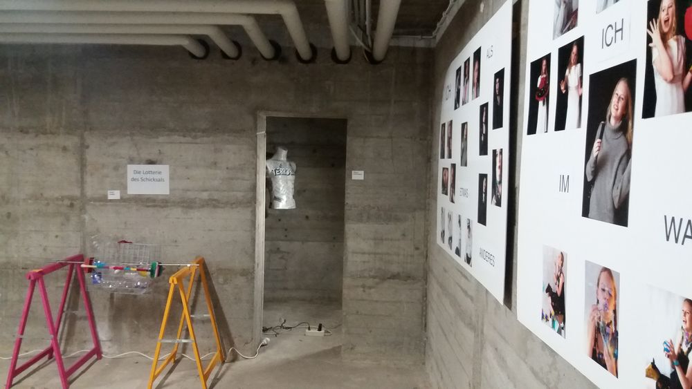 Der Schulkeller als Ausstellungsraum. (Foto: Christina Behrens)