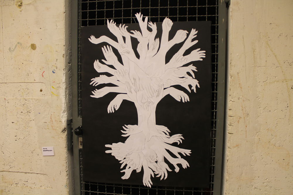 Der Baum aus Papier von Anna Stockhausen. (Foto: Christina Behrens)