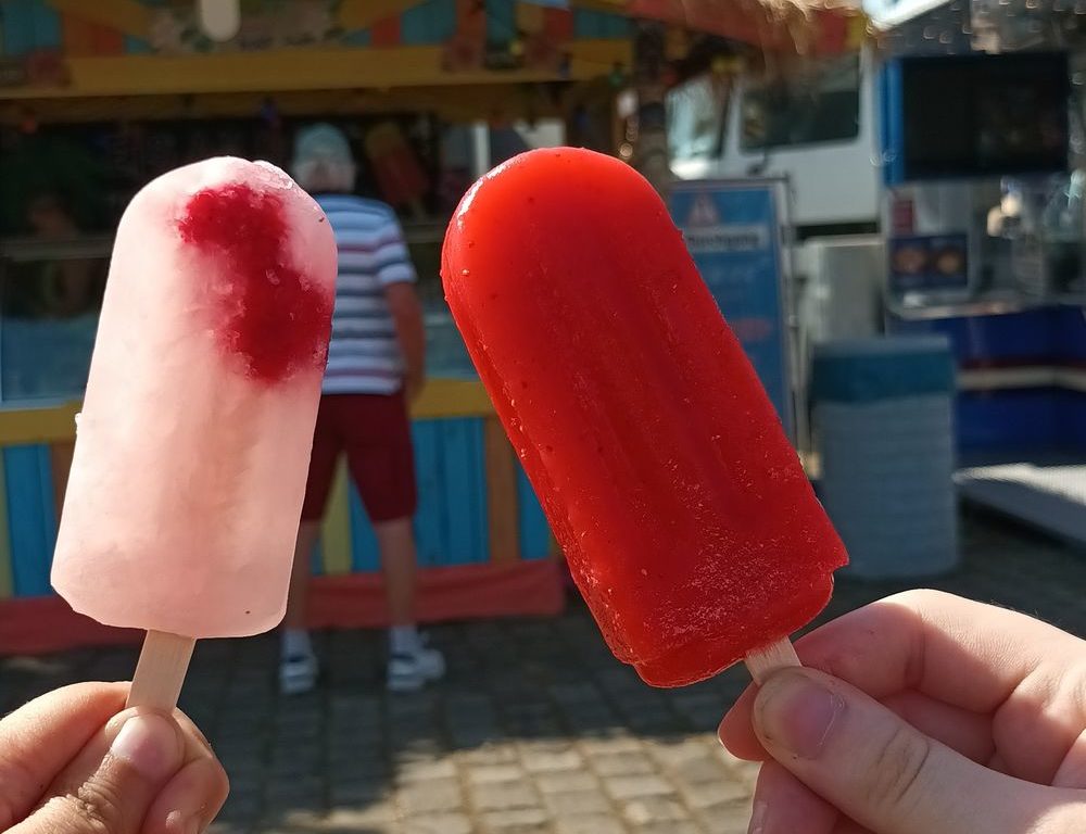 Eis am Stiel gibt es in vielen verschiedenen Geschmacksrichtungen. Eine echte Empfehlung!