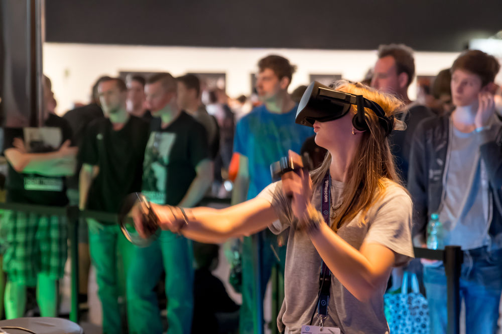 Anspielen von Cryteks "The Climb" mit der Oculus Rift (Lena Sauermann, Johannes Hoffmeier)