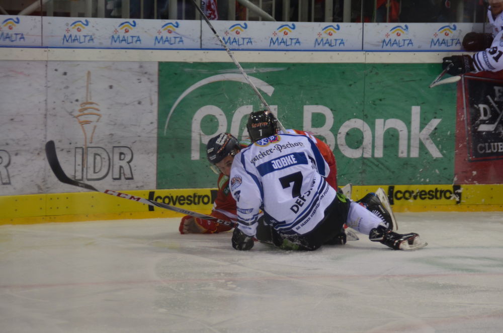 Da gönnt man sich auch mal ne Pause, Eishockey ist ja soooo anstregend!; Foto: Lara Alles