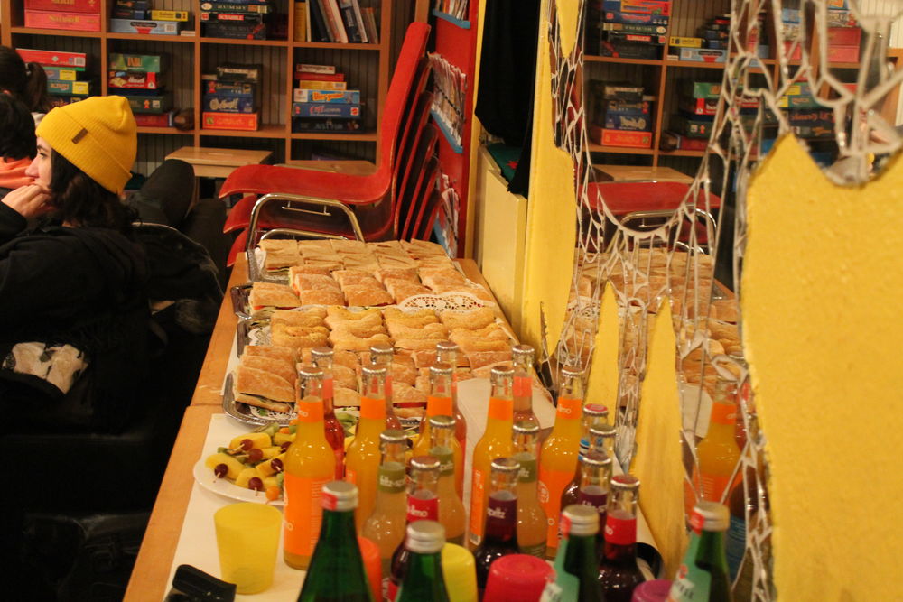 Für Getränke und Snacks war bestens gesorgt. (Foto: Youpod/Charlotte)