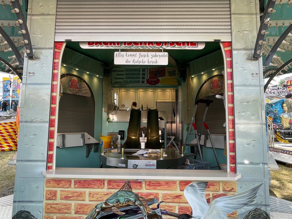 Auf diesen beiden Rutschen kommt euer Essen bei der "Backfisch-Rutsche" heruntergerutscht. (Foto: youpod/Athina)