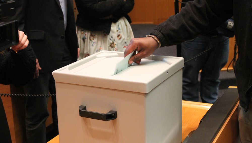 Bei der ersten Sitzung wurde das Sprecherteam gewählt. Die Wahl war geheim. (Foto: Jonathan)