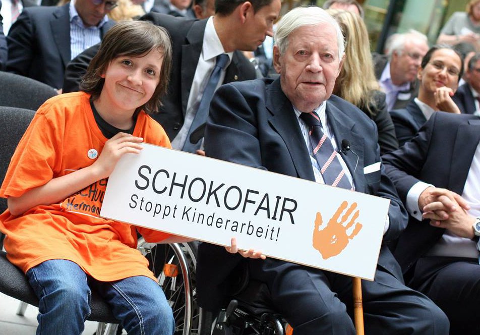 Die Düsseldorfer trafen auch den mittlerweile verstorbenen Altkanzler Helmut Schmidt. Schokofair-AG