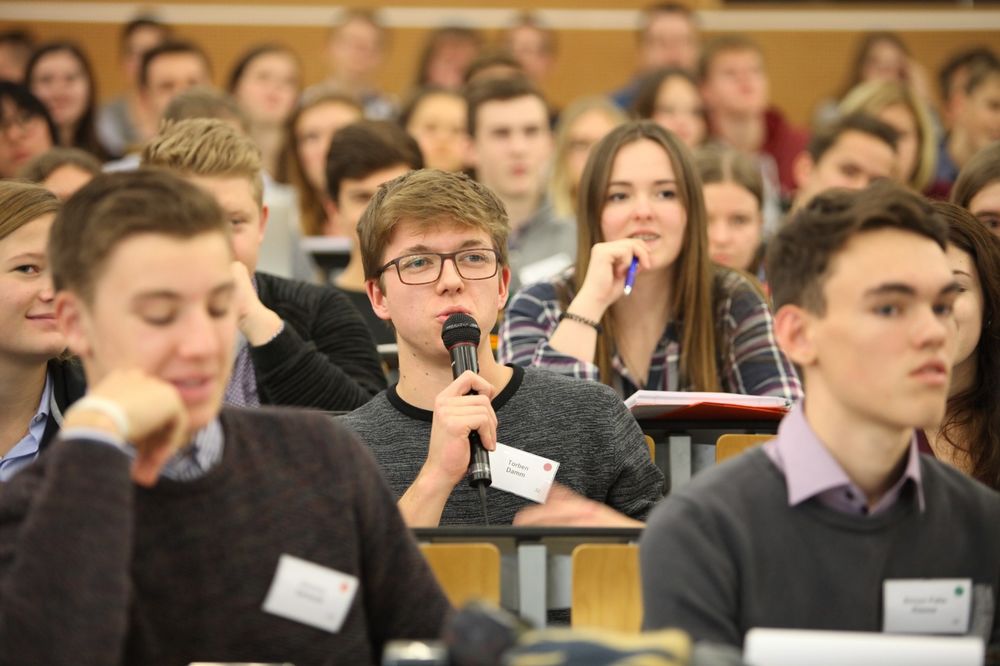 Neugierige Teilnehmer haben auf dem 153. persönlich nachgefragt: Wie sieht eine Karriere im Sanitätsdienst der Bundeswehr aus? Foto: youngleadersgmbh