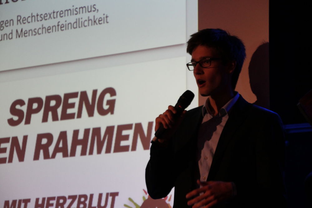 Lukas Mielczarek verliert einige Worte zum Projekt "Schulcheck"