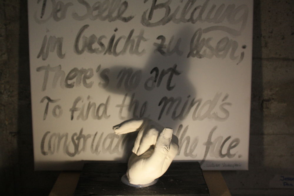 Ein Spiel mit Licht und Schatten bei Kunst im Keller 2018. (Foto von Sofie Ambaum)