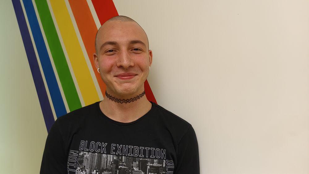 May (they/them) findet, dass oft die Basics nochmal erklärt werden sollten. (Foto: Vivian)