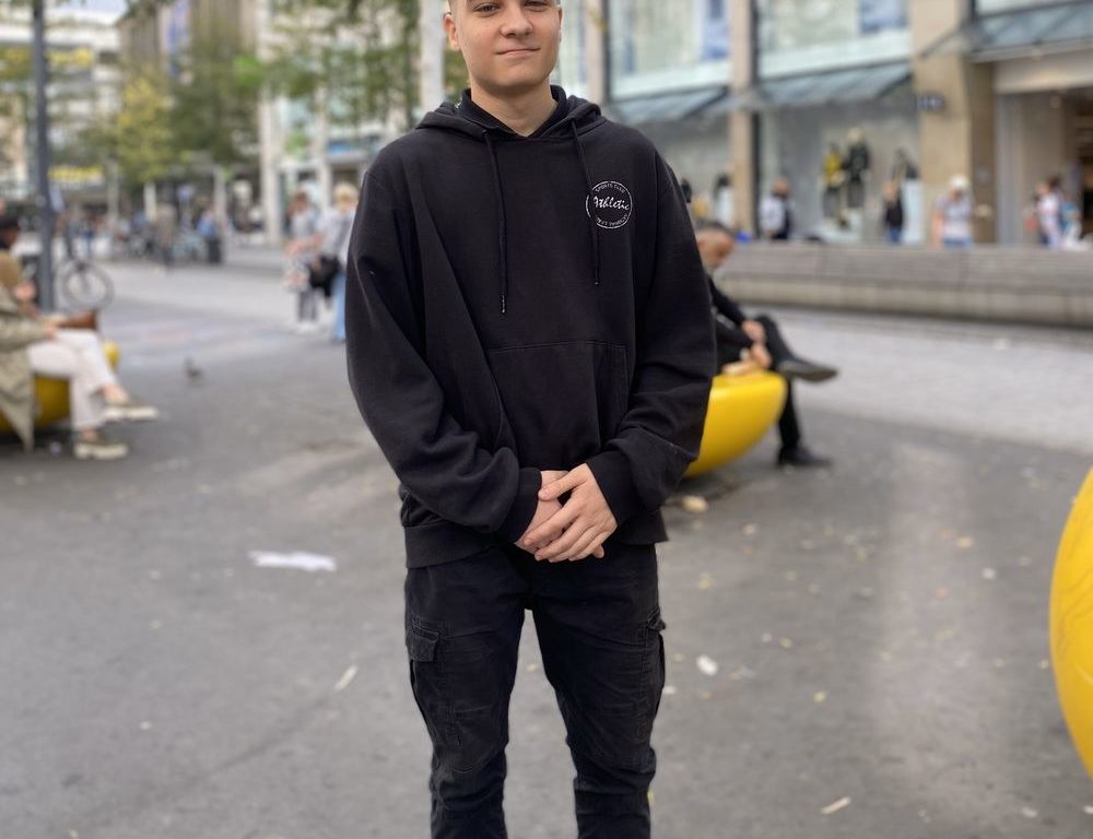 Luka findet Schönheits-OPS unnötig und denkt, dass Social Media Mädchen unter Druck setzt. (Foto: Tala/Youpod)