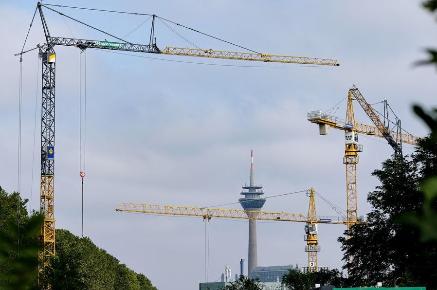 Die geplanten Kosten für den modernen Neubau inklusive Sporthalle liegen bei rund 106,5 Millionen Euro. (Foto: Landeshauptstadt Düsseldorf/Michael Gstettenbauer)