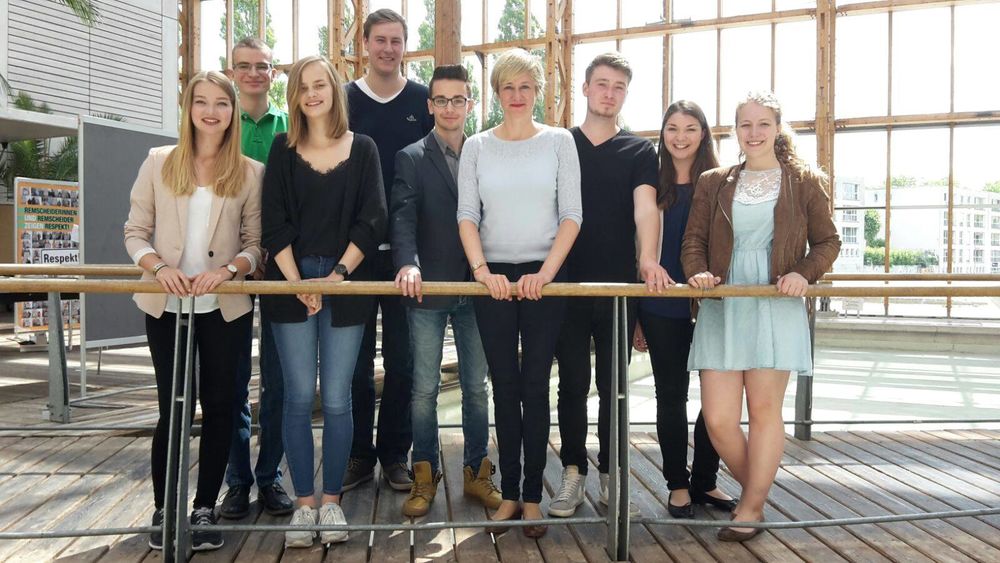 Neues (Links) und altes (Rechts) Sprecher-team gemeinsam mit Frau Kampmann (Mitte)