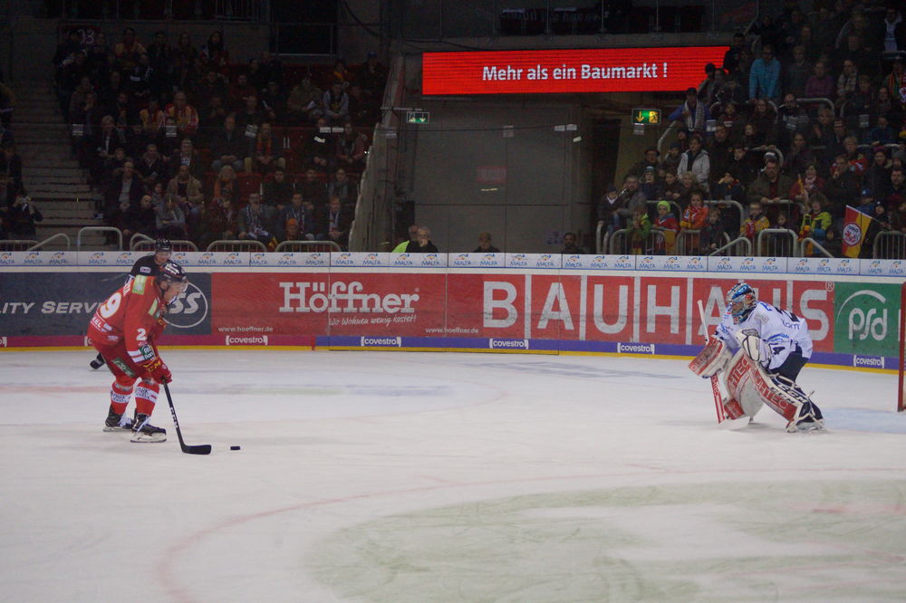 DSC00083.jpg - Unsere DEG beweist ihr Können nach der Länderspielpause gegen Iserlohn beim Schoolsday