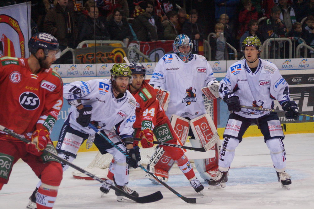 DSC00146.jpg - Unsere DEG beweist ihr Können nach der Länderspielpause gegen Iserlohn beim Schoolsday
