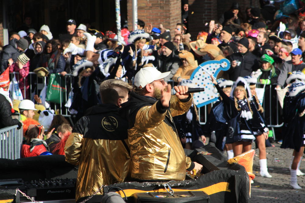 mc fitti.jpg - Kamelle und Campino beim Rosenmontagsumzug