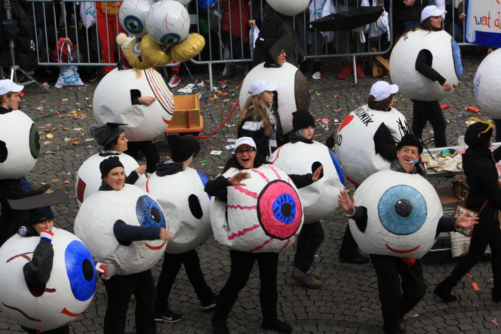 augen.jpg - Kamelle und Campino beim Rosenmontagsumzug