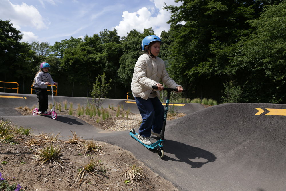 IMG_0265.jpeg - Pumptrack-Anlage im Freizeitpark Heerdt Pumptrack-Anlage in der Freizeitanlage Heerdt. (Foto: Landeshauptstadt Düsseldorf/Ingo Lammert)